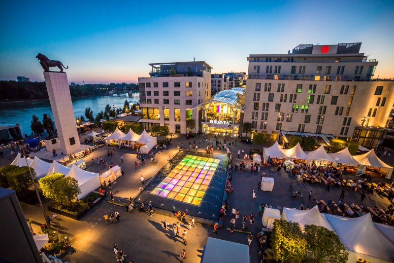TRADITIONAL ART IN A MODERN QUARTER